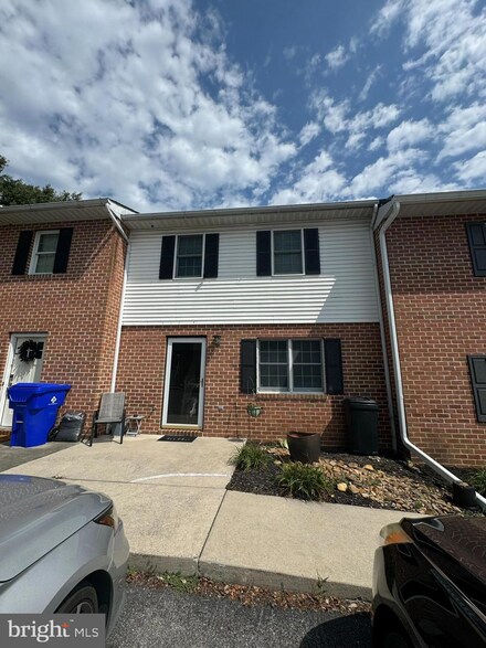 2322 Mccleary Dr, Chambersburg, PA 17201