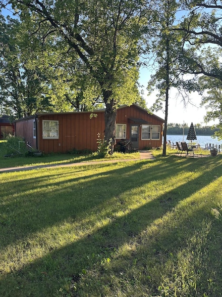 2022 Stanton Dr NW, Baudette, MN 56623
