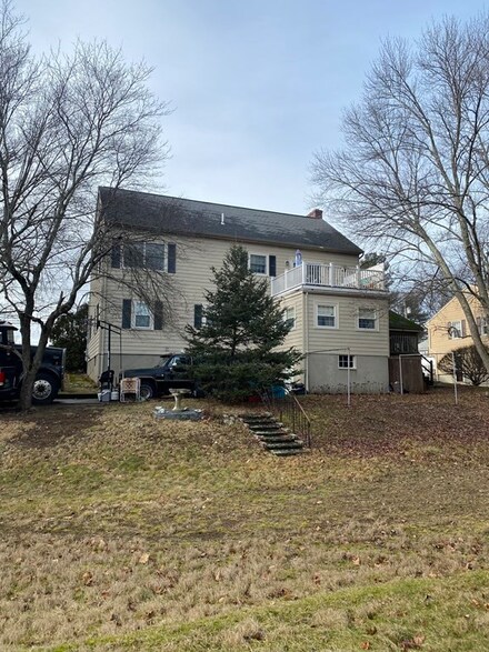 682 Central Ave, Needham Heights, MA 02494