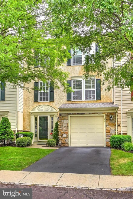 33 Creekside Dr, Pottstown, PA 19464