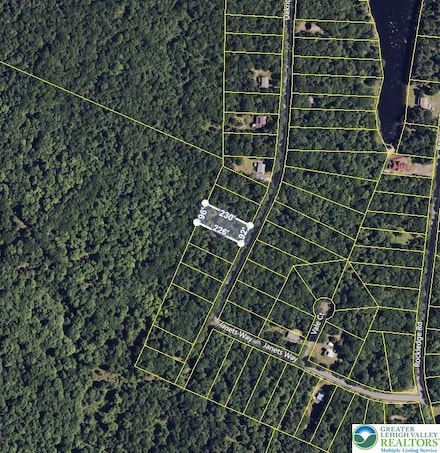 179 Oakridge Dr, Pike County, PA 18328