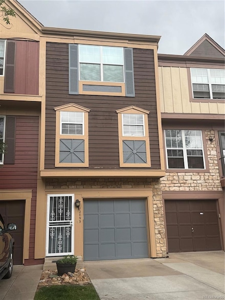 12093 E Hoye Dr, Aurora, CO 80012