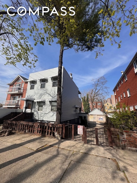 44-38 65th St, Flushing, NY 11377