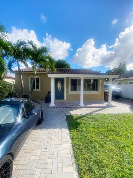 266 E 15th St, Hialeah, FL 33010