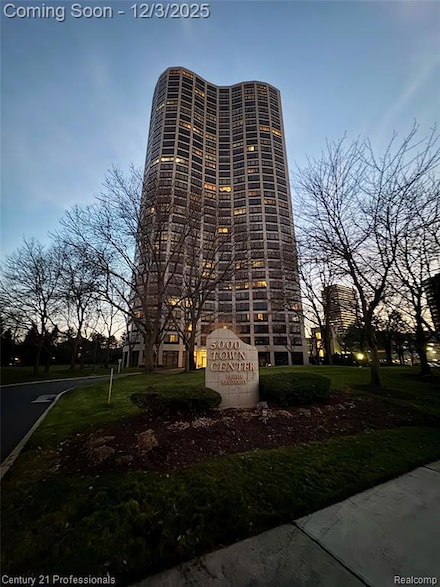 5000 Town Center Unit 2305, Southfield, MI 48075