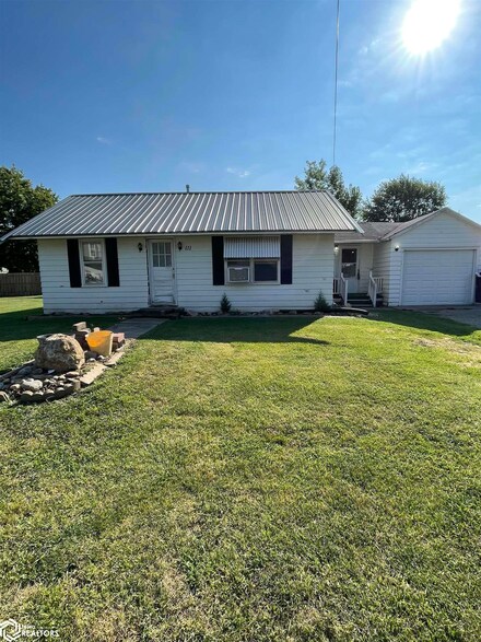 111 Jefferson St, Libertyville, IA 52567