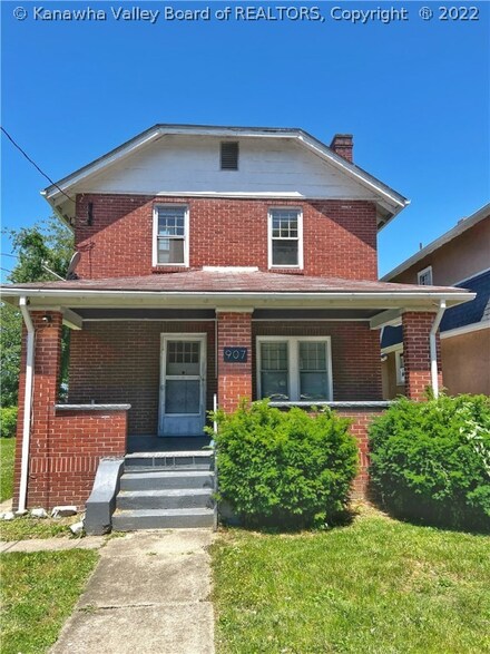 907 Thompson St, Charleston, WV 25311