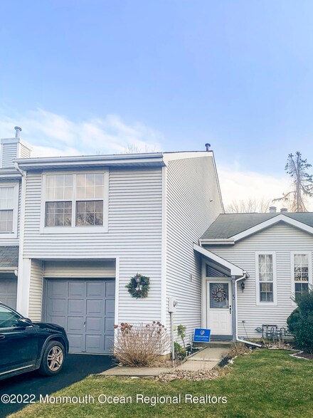 42 Malibu Dr, Eatontown, NJ 07724