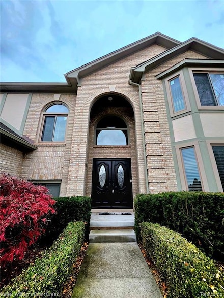 52921 Sawmill Creek Dr, Macomb, MI 48042