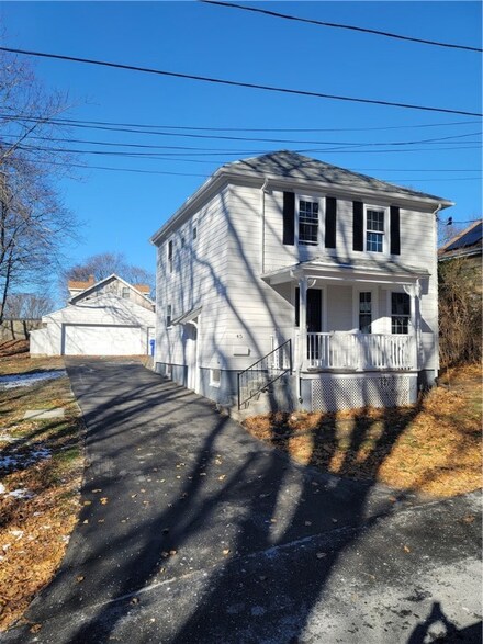 45 Magnolia St, Rumford, RI 02916