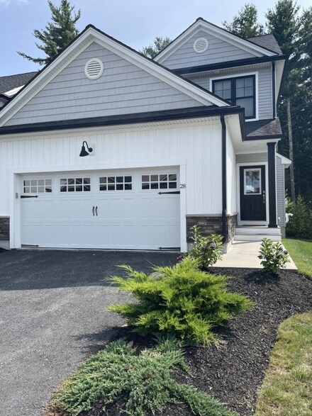 28 Compass Point Dr Unit 28, Douglas, MA 01516
