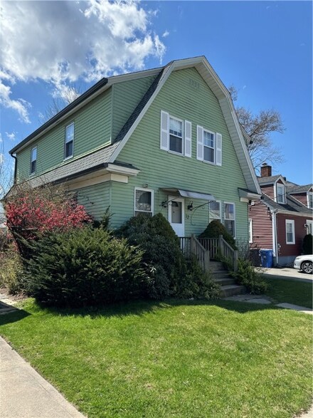 12 Taft St, Cranston, RI 02905
