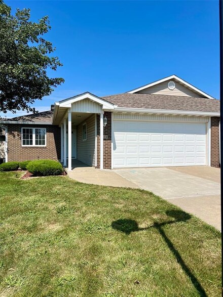 208 Brick St SE, Bondurant, IA 50035