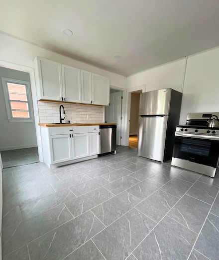 22 Kelley St, Bristol, CT 06010