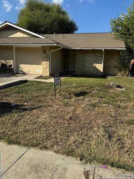 5735 Stiffkey Dr, San Antonio, TX 78228