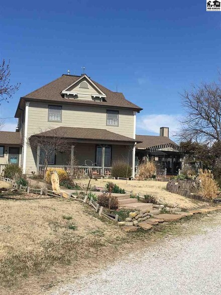2560 Avenue O, Little River, KS 67457