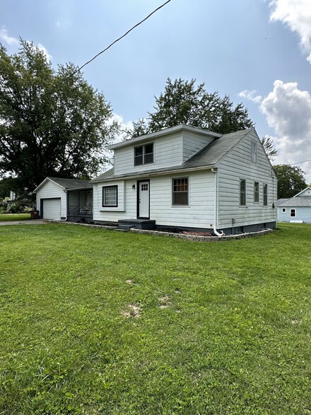 124 N Meridian St, Ladoga, IN 47954