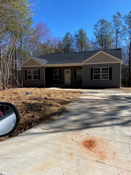 472 Cedar Hill Rd, Six Mile, SC 29682