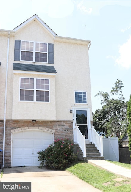 724 Cedar Ln, Norristown, PA 19401
