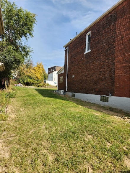 36 Chartiers Ave, Braddock, PA 15104