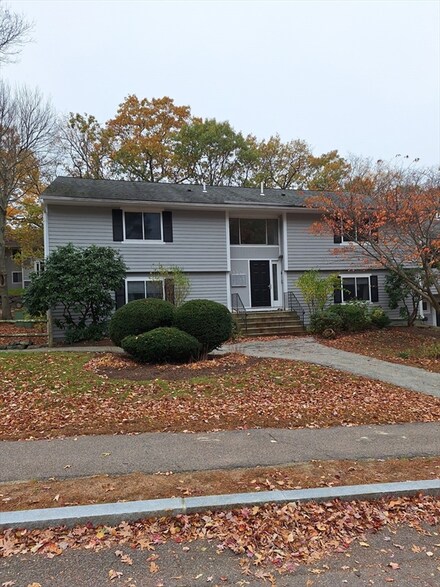 10 Beals Cove Rd Unit C, Hingham, MA 02043
