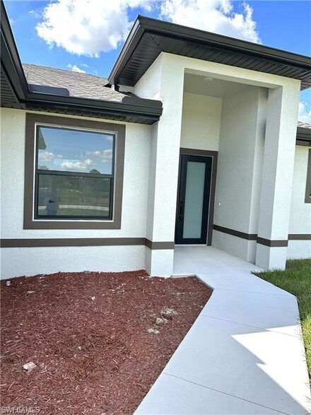 545 Trinity St E, Lehigh Acres, FL 33974