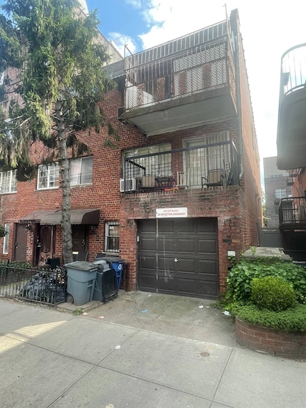 1240 43rd St, Brooklyn, NY 11219