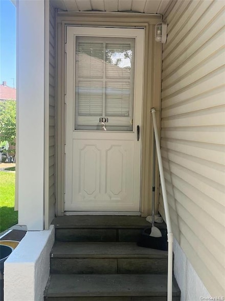 21 White St, Oyster Bay, NY 11771