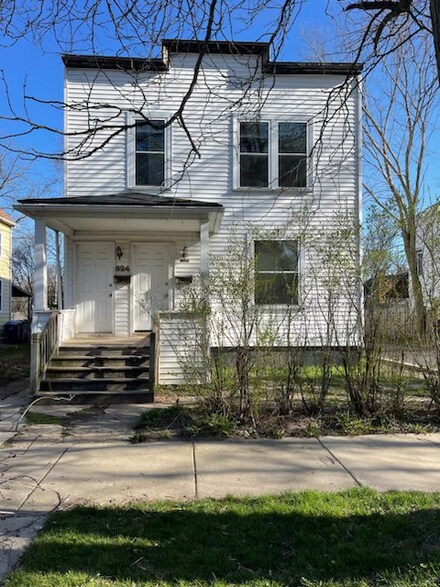 624 Helmholz Ave, Waukegan, IL 60085