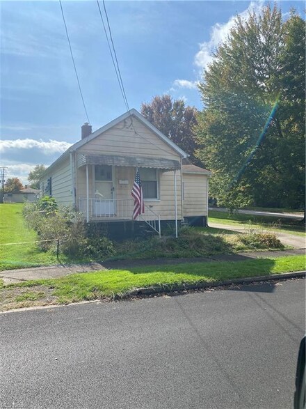 665 Devitt Ave, Campbell, OH 44405