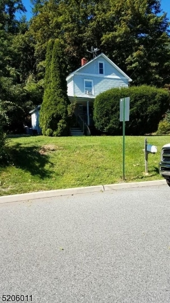 27 Reeve Ave, Bloomingdale, NJ 07403