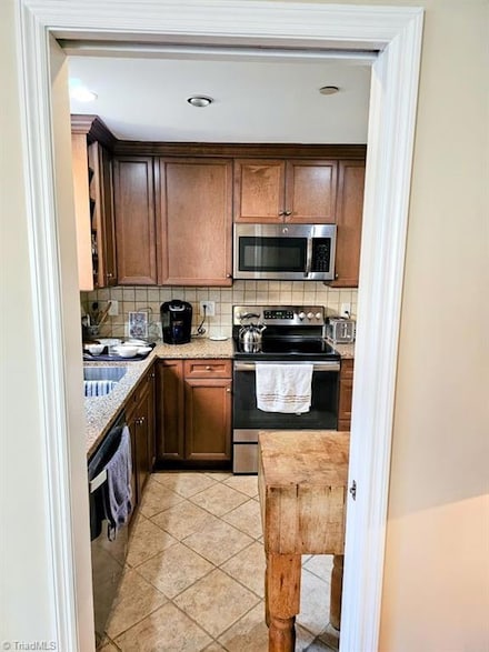 3107 Bermuda Village Dr, Advance, NC 27006
