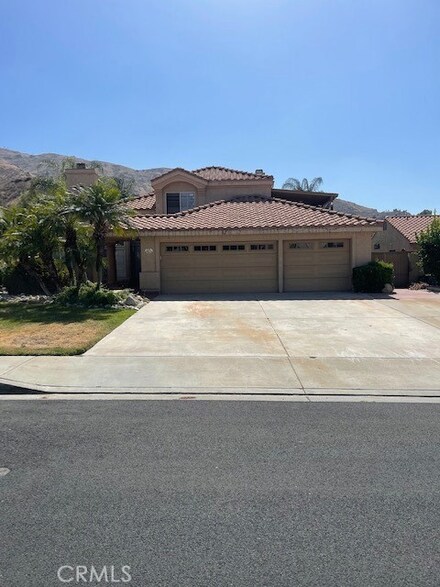 2203 Canyon Dr, Colton, CA 92324