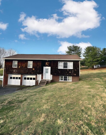 101 Haroldland Dr, Grafton, WV 26354