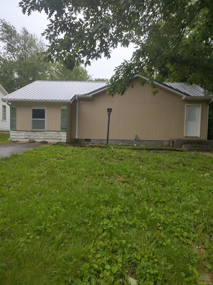 205 S Lawn St, Windsor, MO 65360