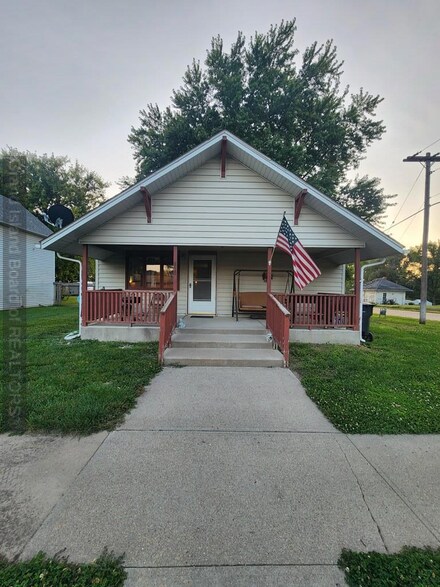 810 Templin Ave, Palmer, NE 68864