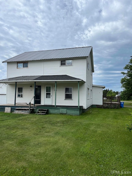 1015 Patriot St, Ishpeming, MI 49849