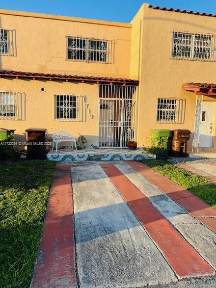 1719 W 56th Terrace Unit 608, Hialeah, FL 33012