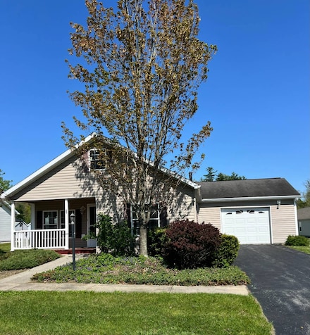 22 Jacob Dr, Gansevoort, NY 12831