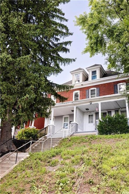 1013 Bushkill St, Easton, PA 18042