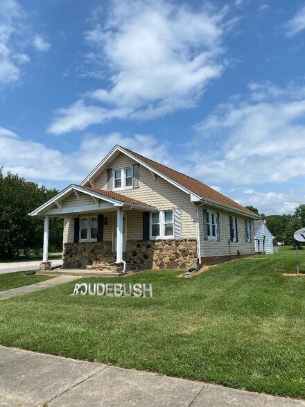 110 N Kirk St, Lyons, IN 47443