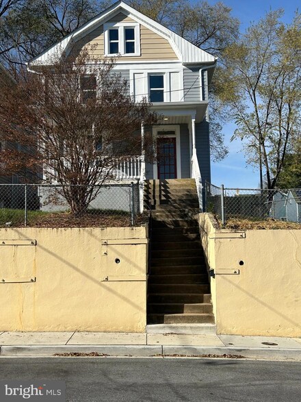 17 N Maryland Ave, Brunswick, MD 21716