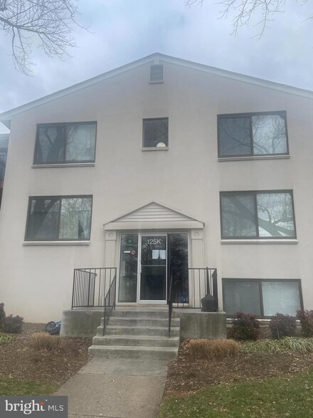 125 Clubhouse Dr SW Unit 5, Leesburg, VA 20175