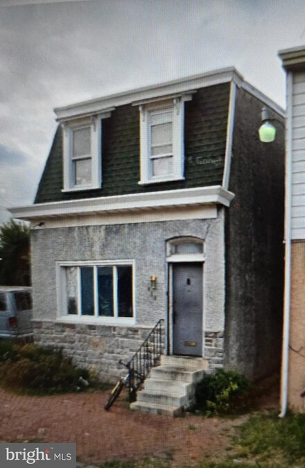 612 W 8th St, Chester, PA 19013