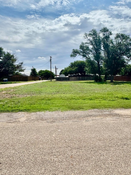 117 Stadium Dr, Wilson, TX 79381