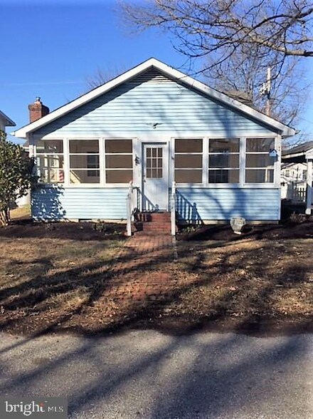 956 Chesapeake Ave, Deale, MD 20751