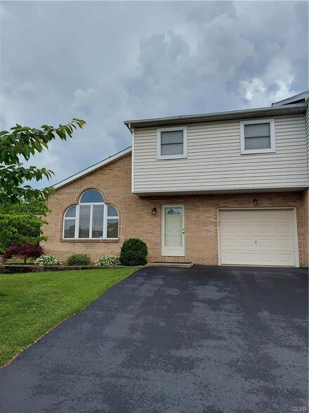 1047 Catherine Dr, Coplay, PA 18037