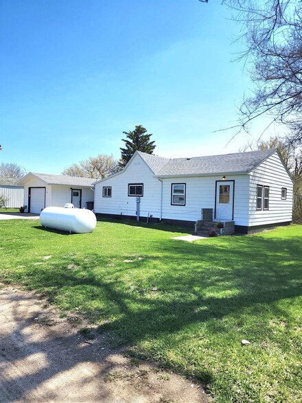 141 5th Ave E, Ryder, ND 58779