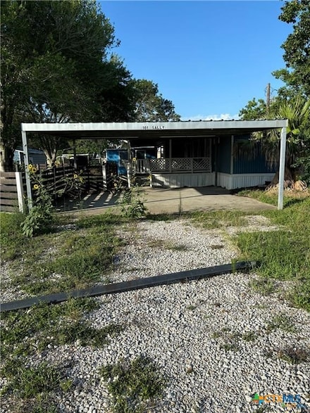 101 Sally St, Port Lavaca, TX 77979