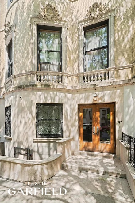 323 W 89th St Unit TH, New York, NY 10024